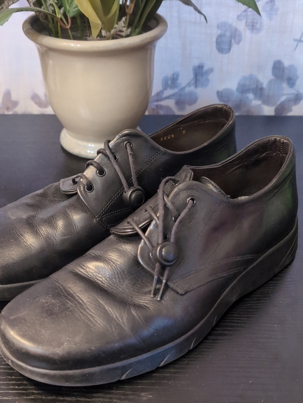 Men's Black Leather Lace-Up Derby Shoes